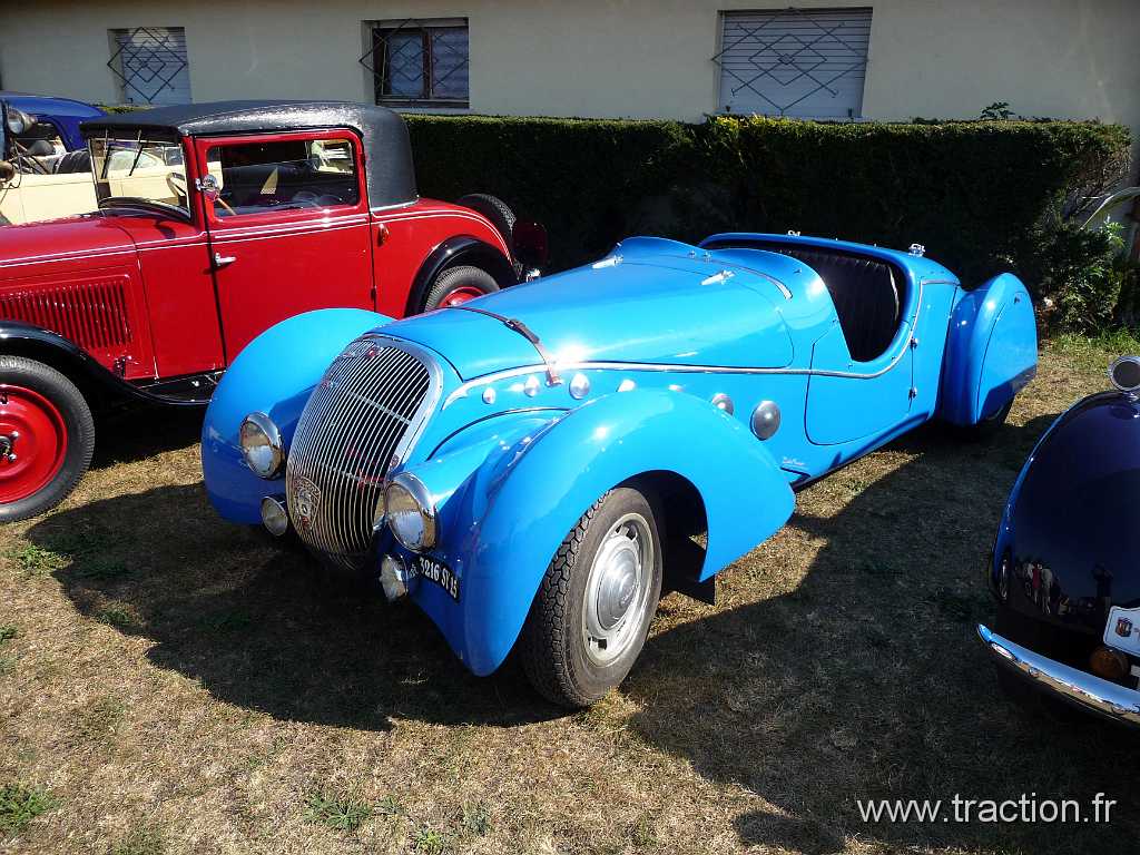 2011_rustenhart (111).jpg - 02/10/2011 - 68740 RUSTENHART 31ème Randonnée Internationale des Vendanges - PEUGEOT - 402 Darl'mat